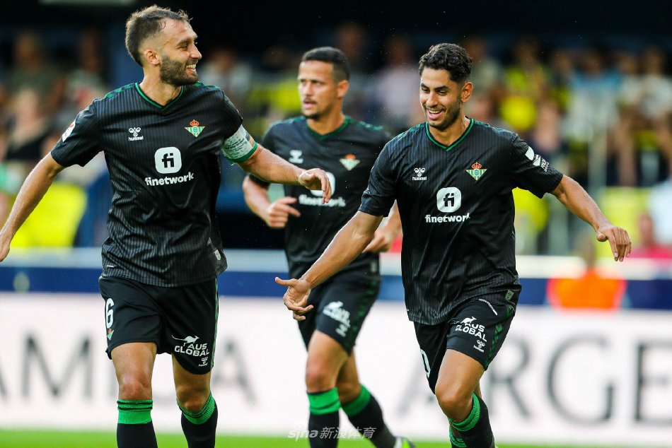 他在每场比 他在每场比